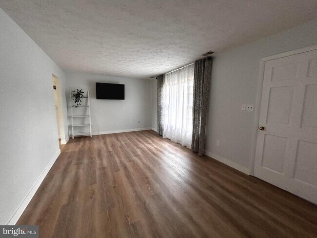 Foto del edificio - 112 Virginia Dr