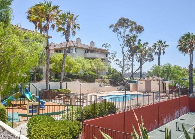 Building Photo - Beautiful Upstairs End Unit Condo In Gated Community!