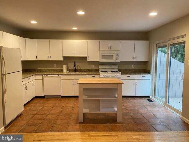 Foto del edificio - 1468 Chestnut Ct