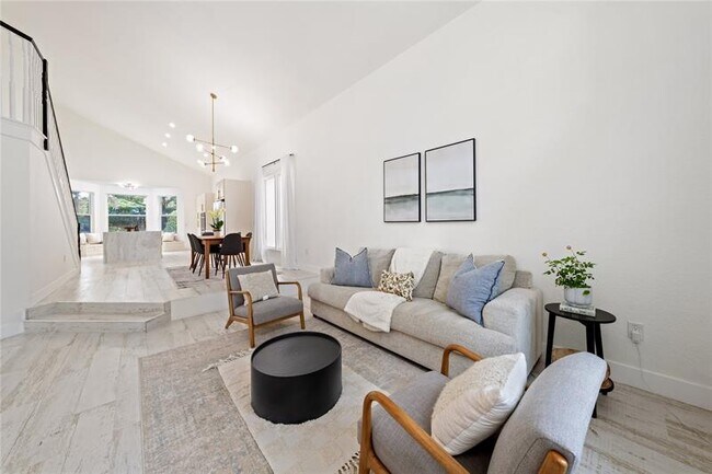Foto del edificio - 15799 Menton Bay Ct