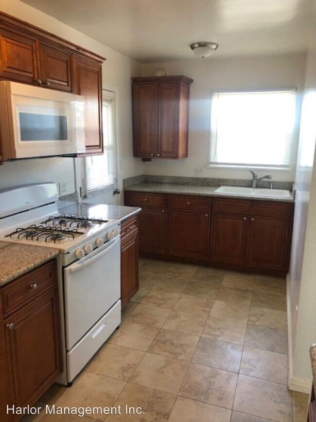 Foto del edificio - 1 br, 1 bath Apartment - 14022 Burbank Blvd