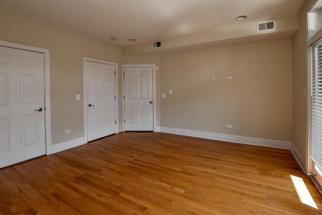 Foto del edificio - 2942 N Lincoln Ave