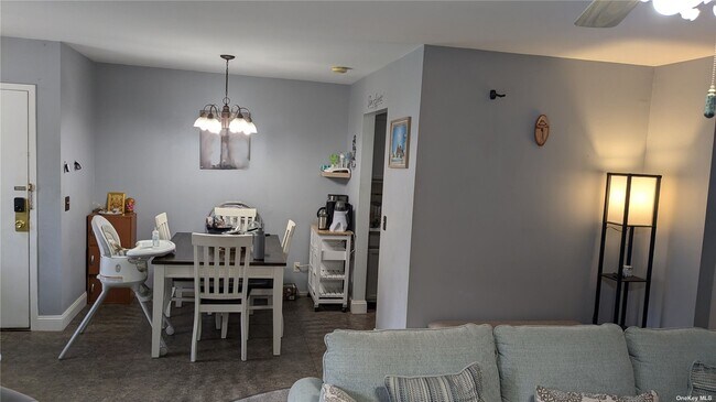 Foto del edificio - 81 Richmond Blvd