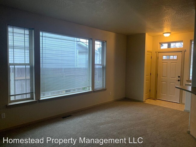 Foto del edificio - 472-472 Ecols St S