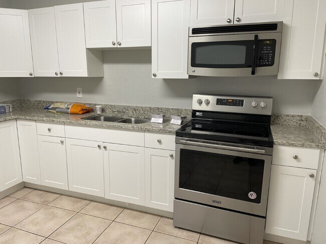 Foto del edificio - 9332 Sun Ct