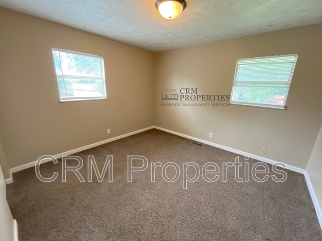 Building Photo - 2301 Tam O Shanter Rd