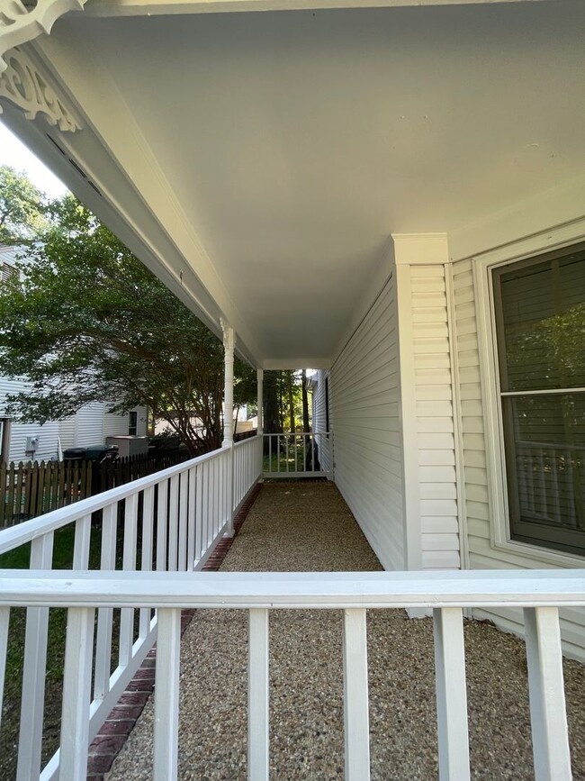 Building Photo - 403 Coach Hovis Dr
