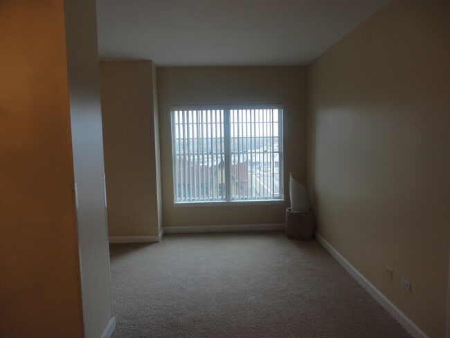 Building Photo - 44 N Vail Ave