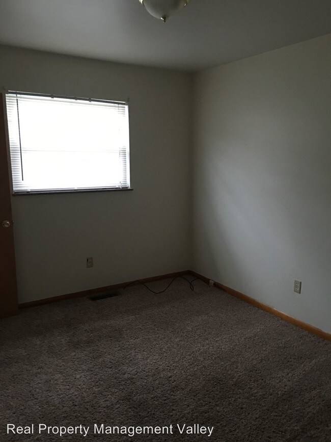 Building Photo - 2872 Thornburg Rd