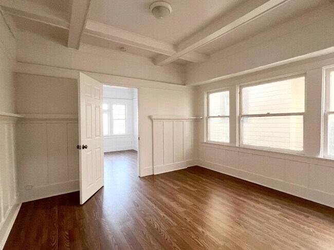Foto del edificio - 2.0 bedroom in Los Angeles California 90037