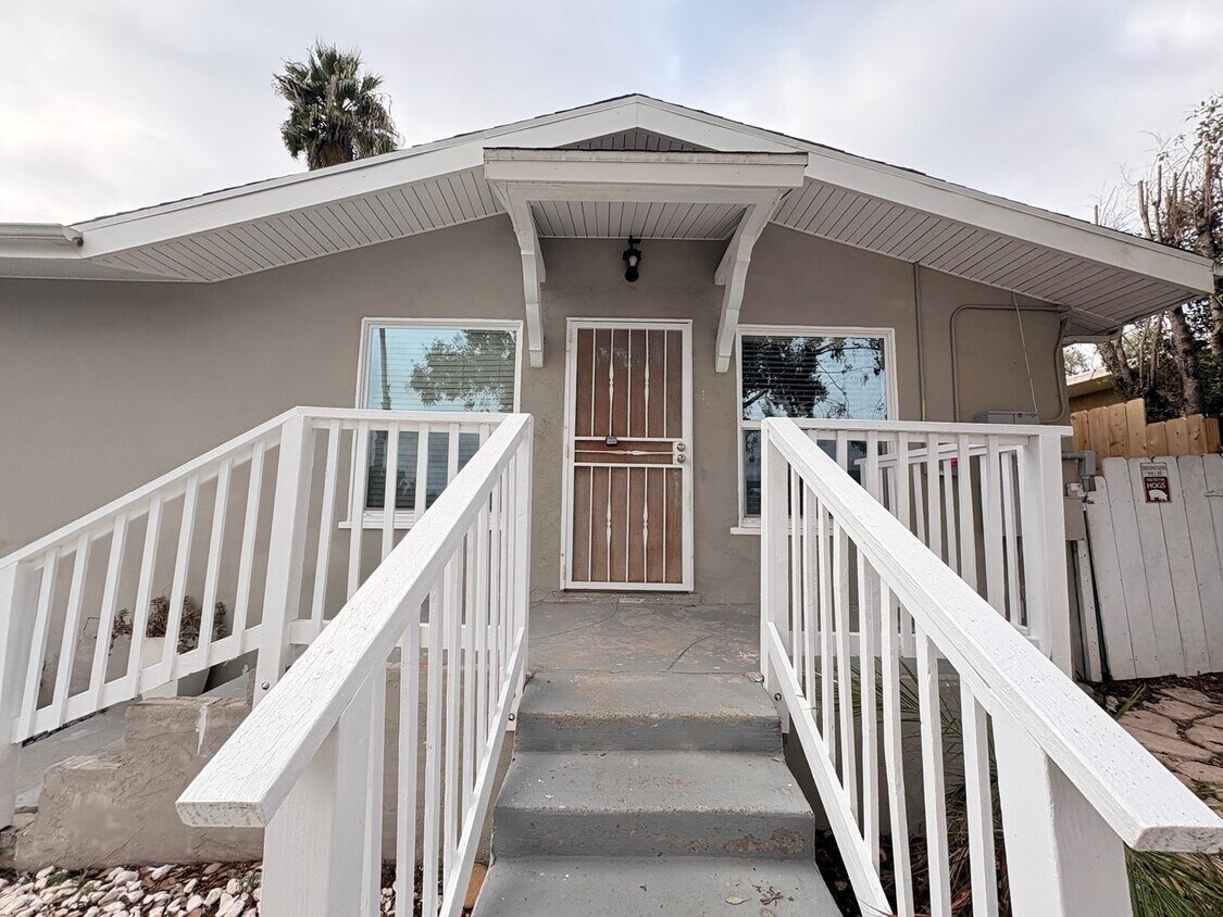 Foto principal - 4 Bedroom 2 Bath House For Rent in City He...