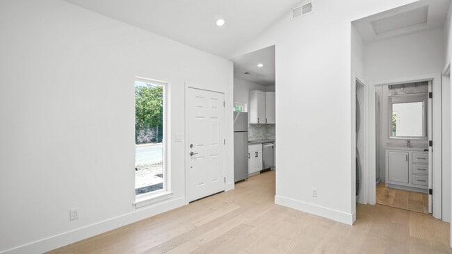 Building Photo - 348 San Pablo Ave