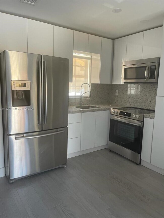 Foto del edificio - 11765 SW 18th St