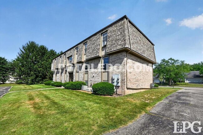 Foto del edificio - 811 Hilltop Ln