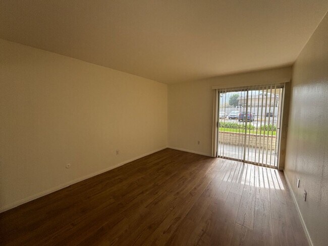 Foto del edificio - Spacious 1BD/1BA Mission Plaza Condo with Resort-Style Amenities in Prime Mission Valley Location