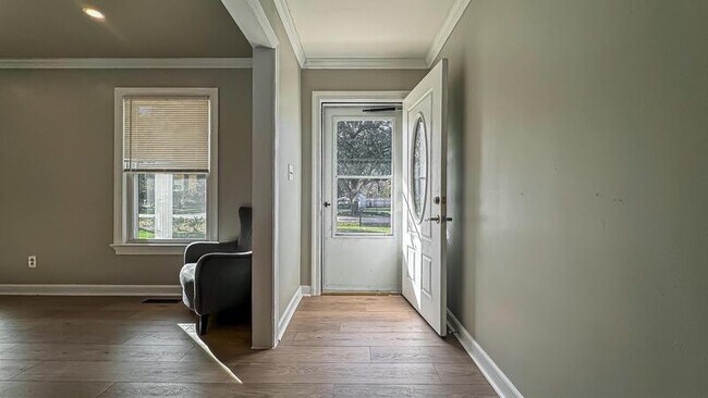 Building Photo - 5100 Shenstone Dr