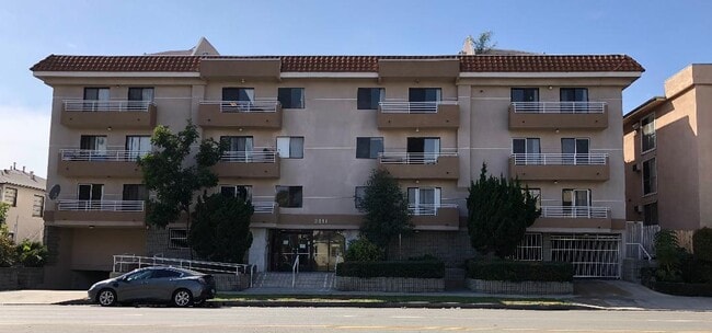 Foto del edificio - 2449 S Barrington Ave