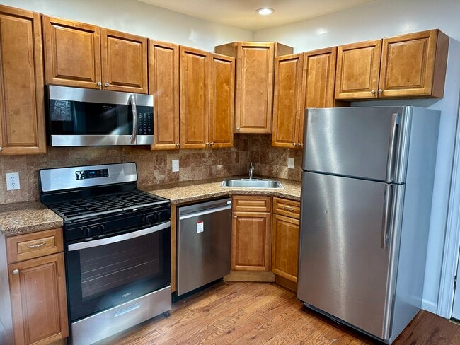 Building Photo - 37 Independence St