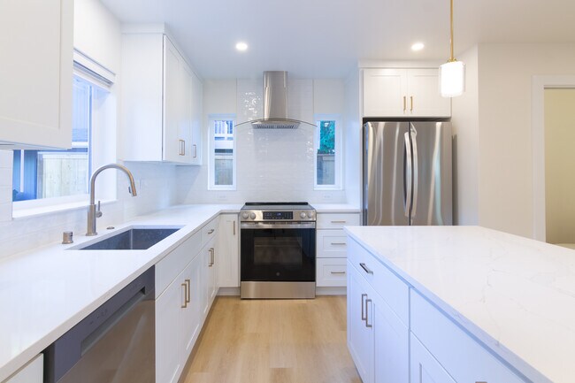 Foto del edificio - 6547 26th Ave NW