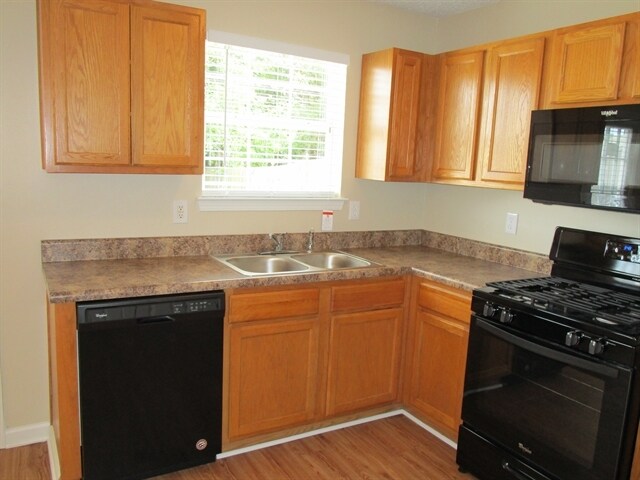 Foto del edificio - 2921 Knoll View Pl