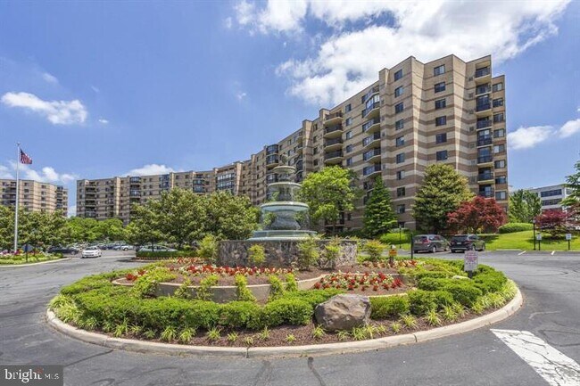 Foto del edificio - 8370 Greensboro Dr