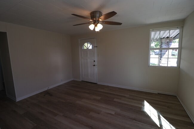 Building Photo - 504 Sequoyah Dr
