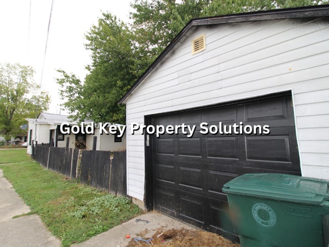 Building Photo - MUNCIE 4 BR 1 BA House with Central Air an...