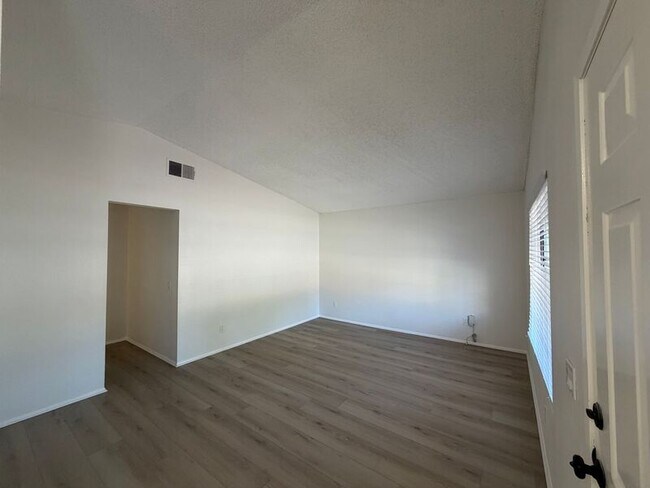 Foto del edificio - 28244 Encanto Dr