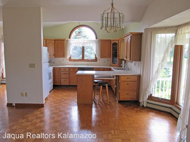 Building Photo - 2 br, 2 bath House - 16439 Mercury Drive