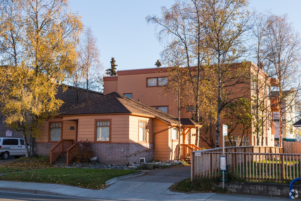 Foto principal - 512 E 15th Ave