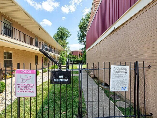 Building Photo - "Coming Soon 1-Bedroom Retreat on Goldsmith Ln, Louisville"