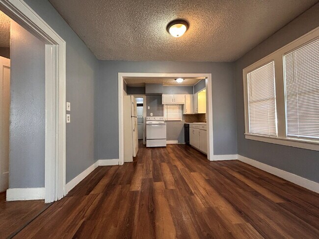 Foto del edificio - 3 bedroom 2 bathrooms