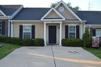 Building Photo - 2605 York Dr