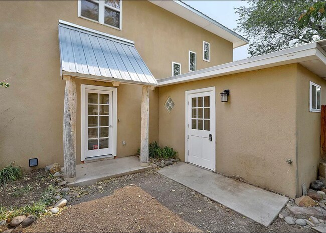 Foto del edificio - 720 Mesilla Rd
