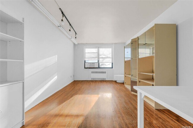 Foto del edificio - 138-18 28th Rd