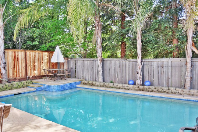Foto del edificio - 6705 Silver Mill Way