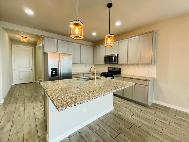 Building Photo - 117 Broken Oak Dr
