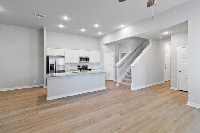 Foto del edificio - Luxury 4/2.5  Duplex in Buda TX!