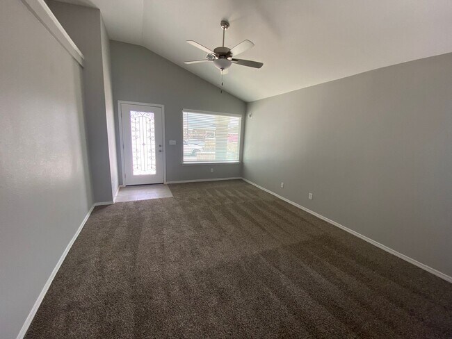 Building Photo - EASTSIDE HOME FOR RENT