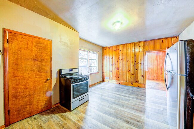 Foto del edificio - AVAILABLE JULY 2026 - Spacious 2 Bedroom, 1.5 Bathroom Home!