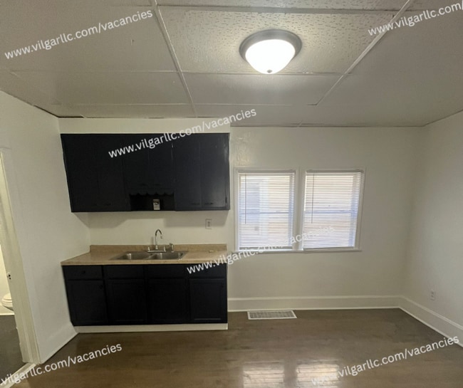 Building Photo - 4855 White Oak Ave