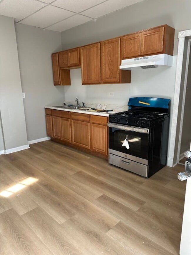 Building Photo - Newly Renovated 1/2 Bedroom 1 Bath Rental