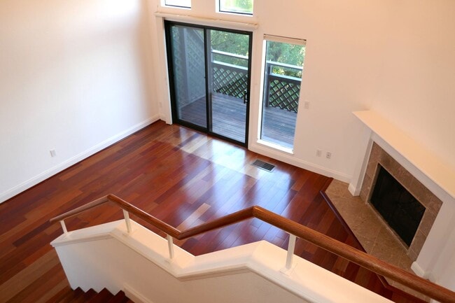 Building Photo - UPDATED TWO BED / TWO AND HALF BATH HEADLA...