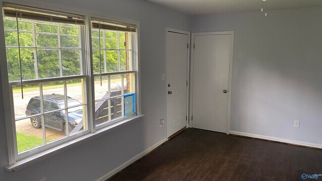 Building Photo - 2601 Blue Spring Rd NW