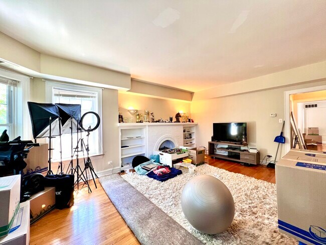 Foto del edificio - 2141 W Arthur Ave