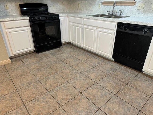 Building Photo - 1118 Linden St