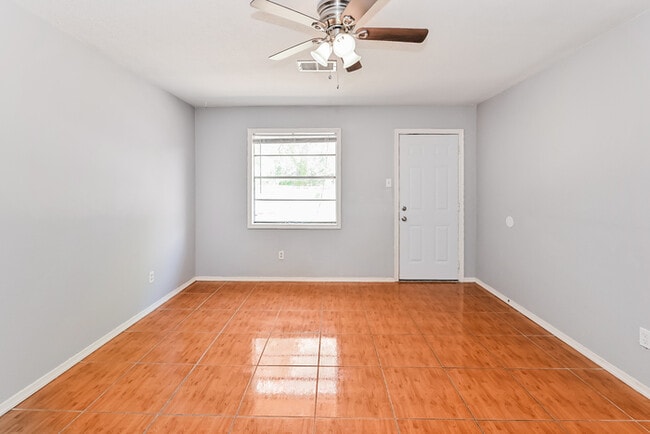 Building Photo - 7126 Kings Dr