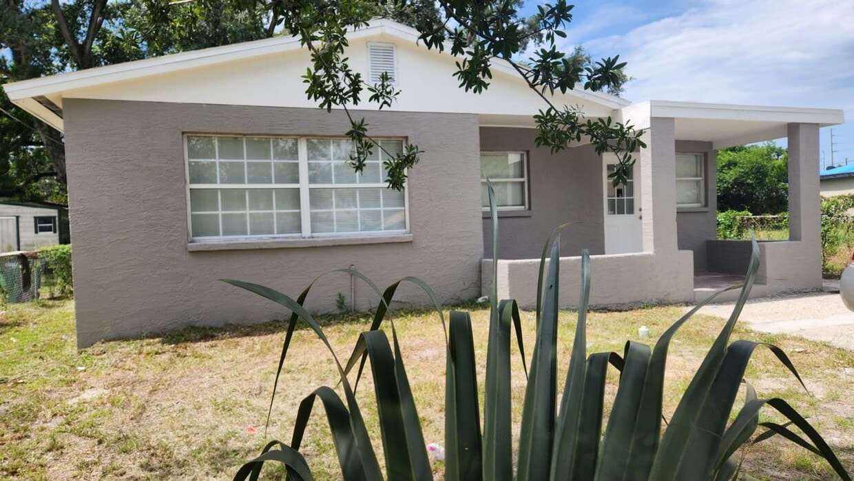Renovated 4/2 Home Tampa Available Now - Renovated 4/2 Home Tampa Available Now