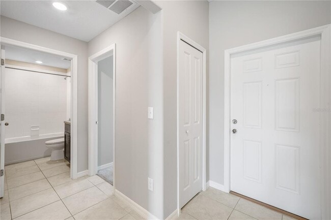 Building Photo - 10390 Scarlet Skimmer Dr