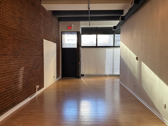 Building Photo - 254 Friend St